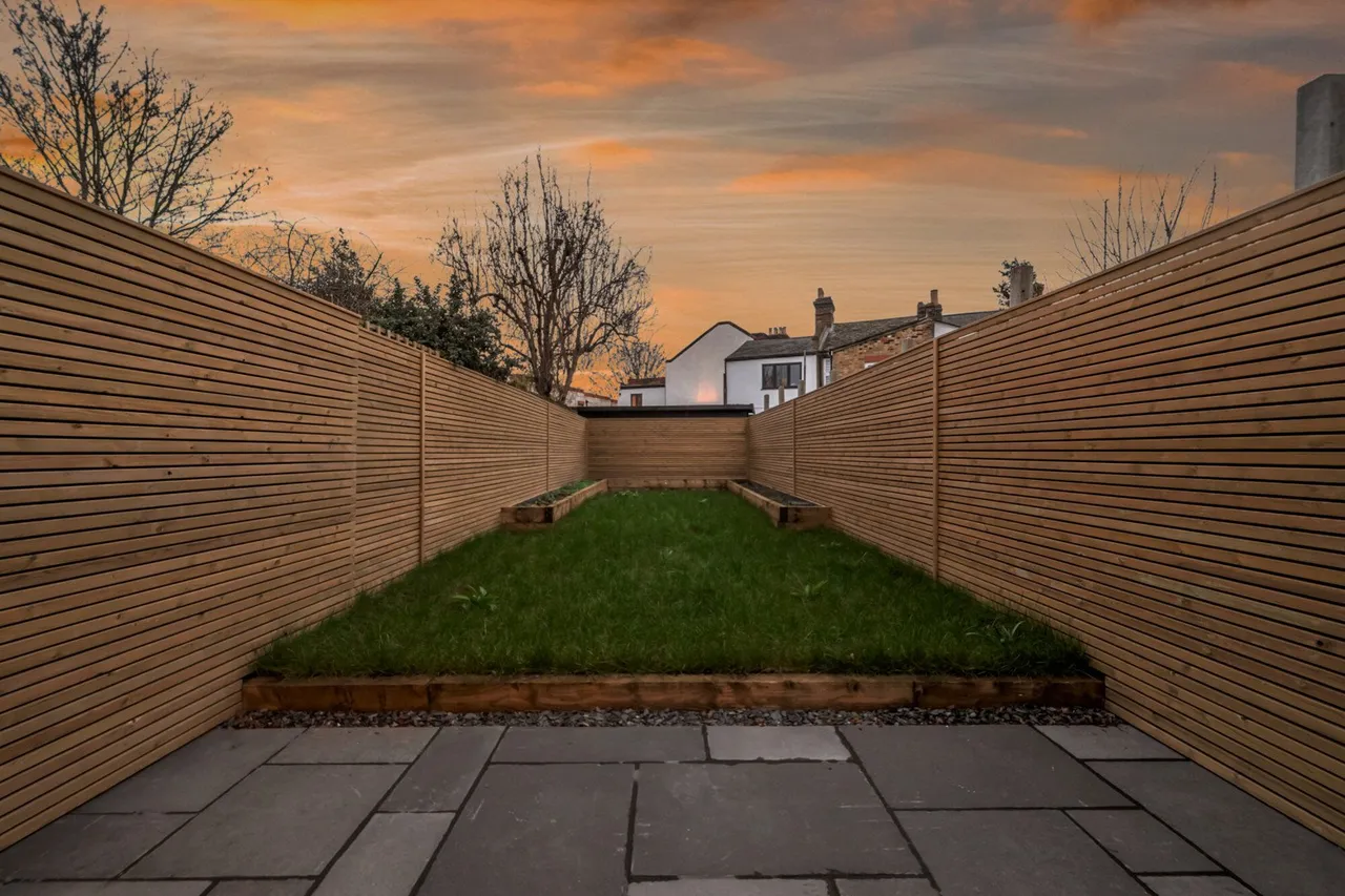 Nutcroft Road, SE15, photo 2