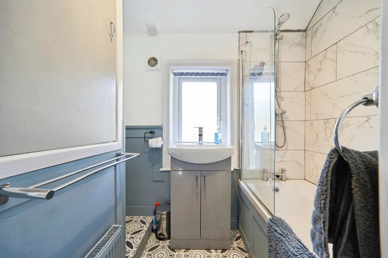 Rylands Avenue, Gilstead, BD16, photo 13