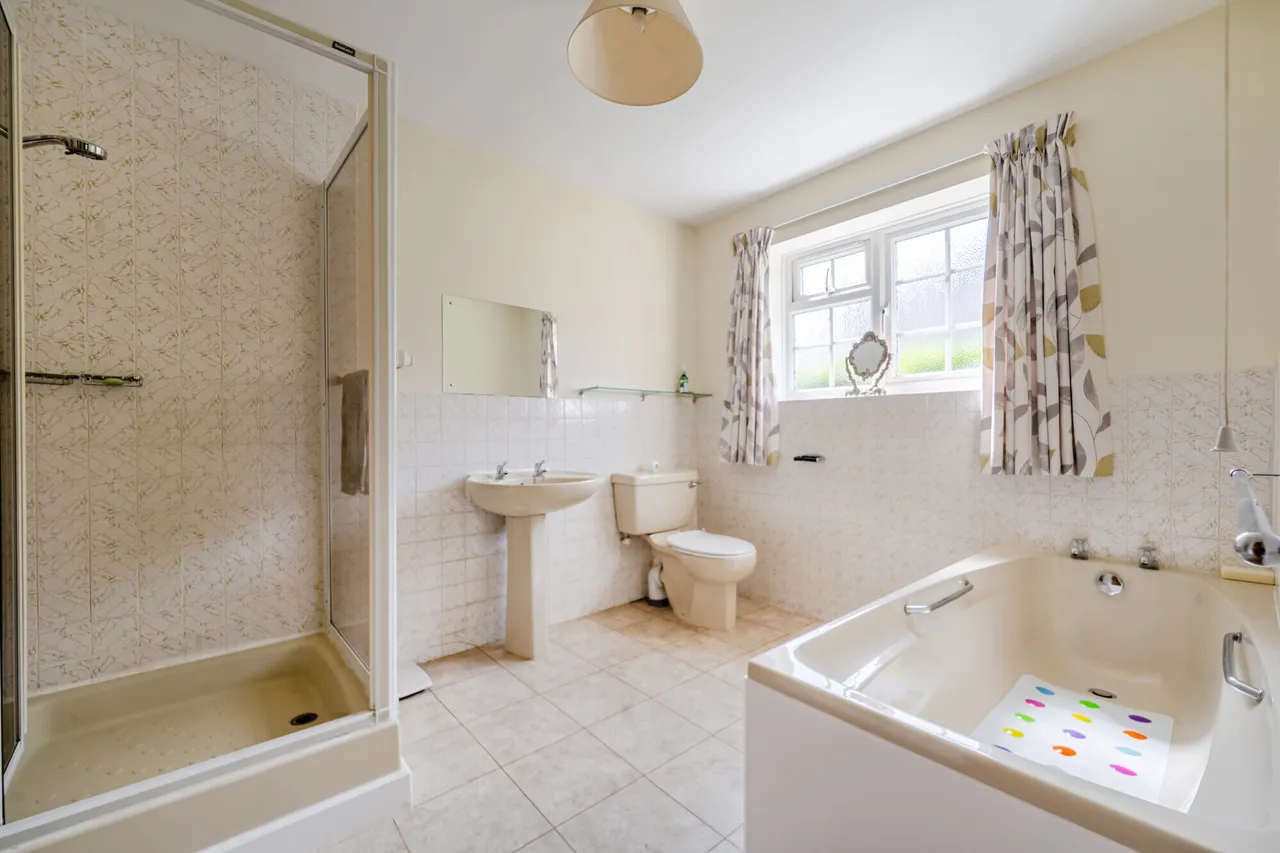 Blanefield, 2A Bois Avenue, Amersham,..., photo 8