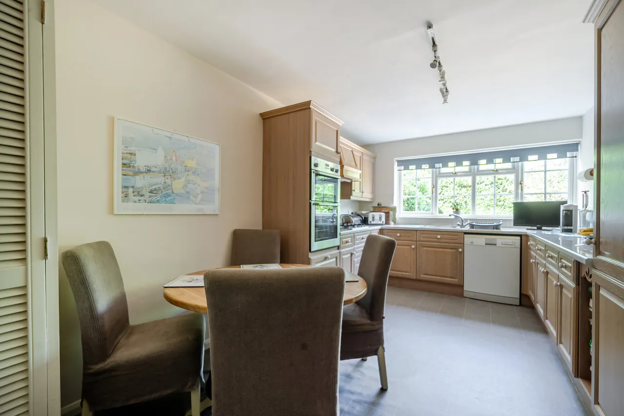 Blanefield, 2A Bois Avenue, Amersham,..., photo 3