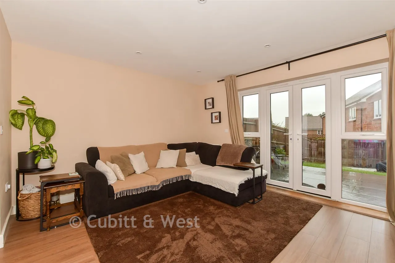 Canter Drive, Cranleigh, GU6, photo 2