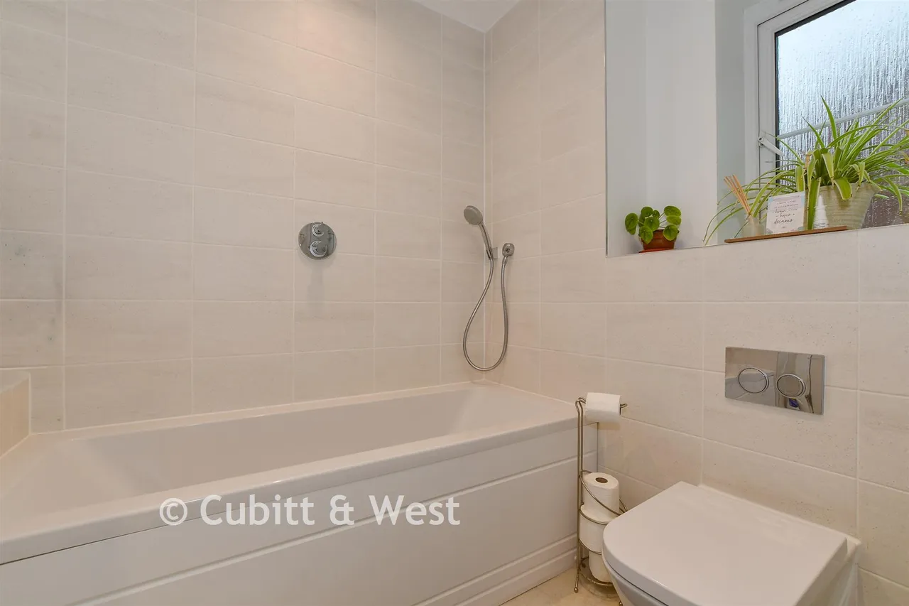 Canter Drive, Cranleigh, GU6, photo 7