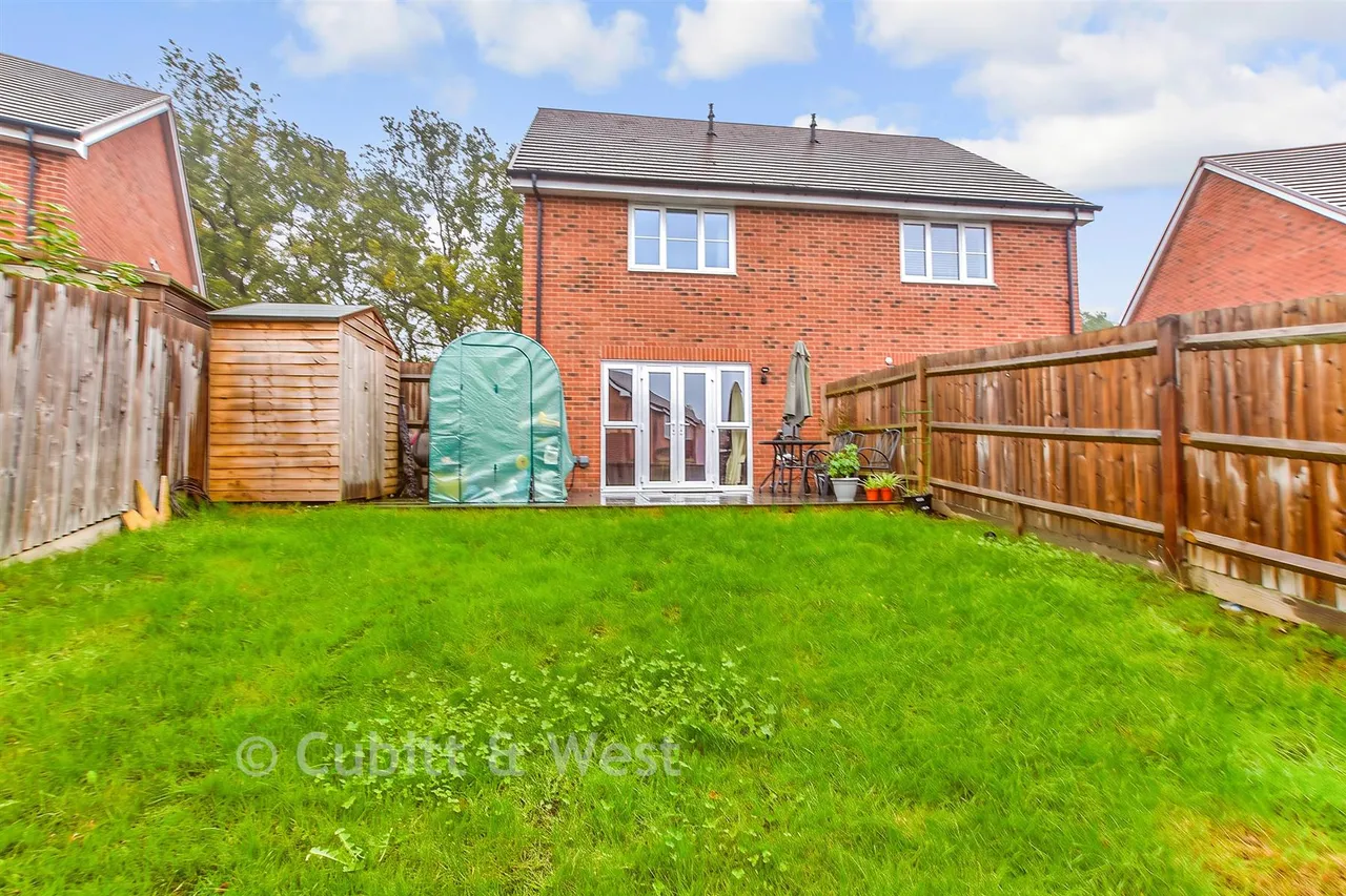 Canter Drive, Cranleigh, GU6, photo 9