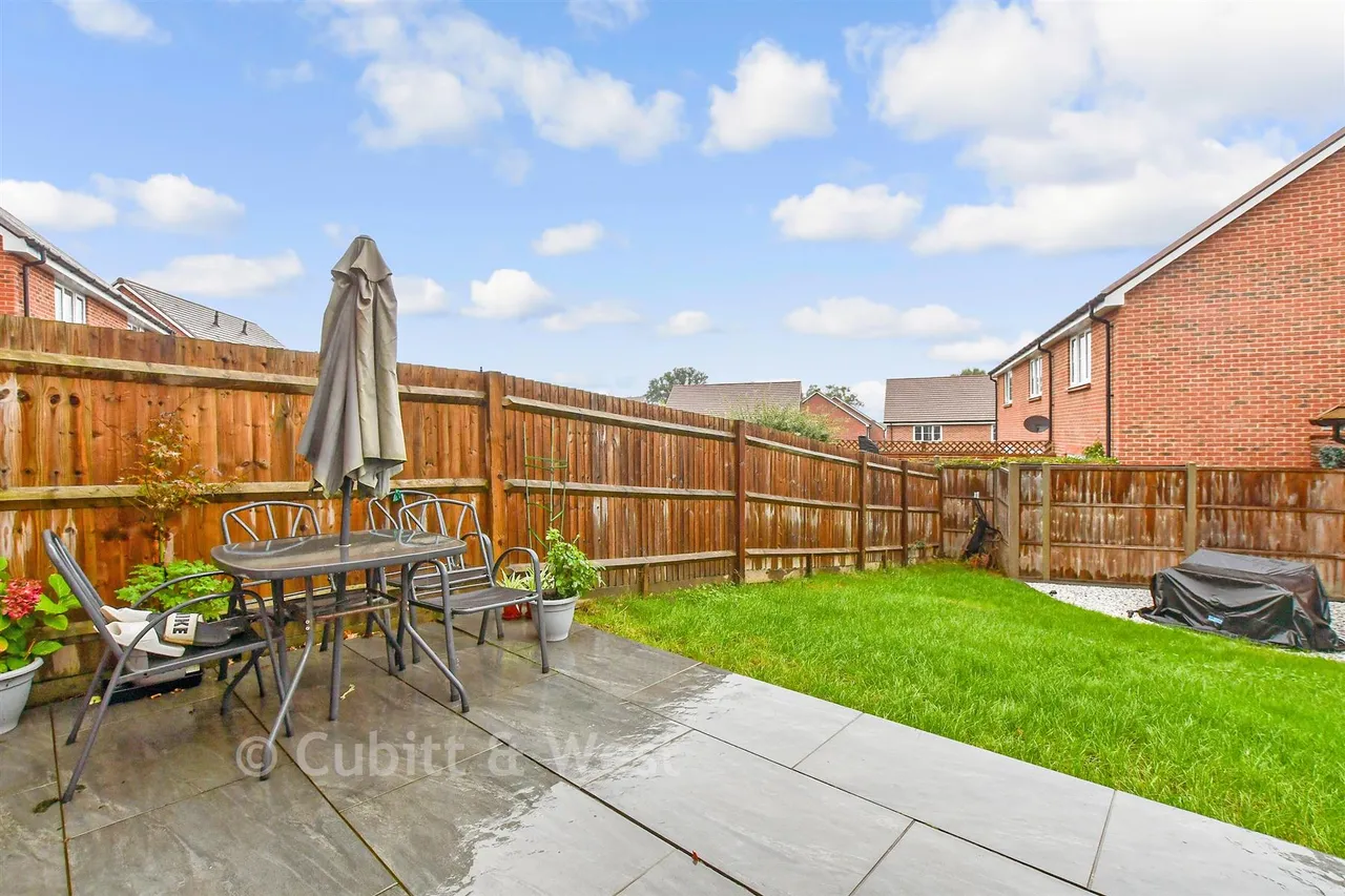 Canter Drive, Cranleigh, GU6, photo 8