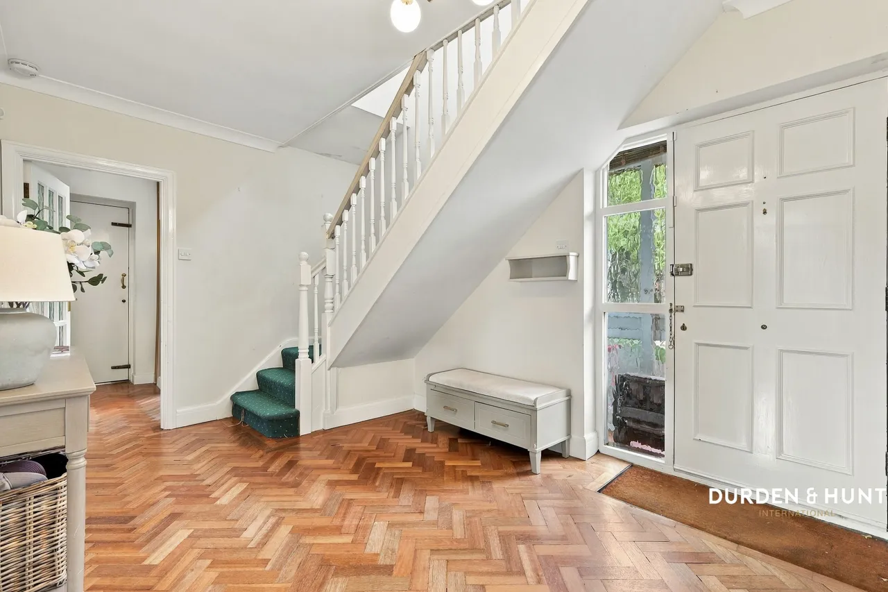 St. Johns Road, Loughton, IG10, photo 11