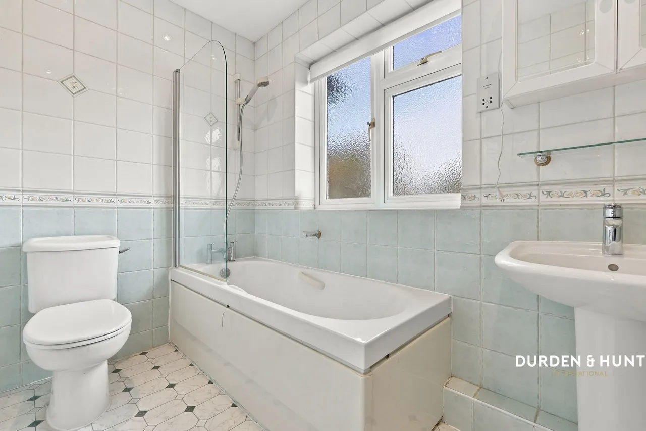St. Johns Road, Loughton, IG10, photo 21