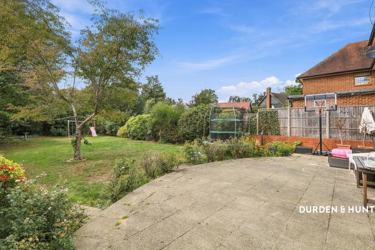 St. Johns Road, Loughton, IG10, photo 25
