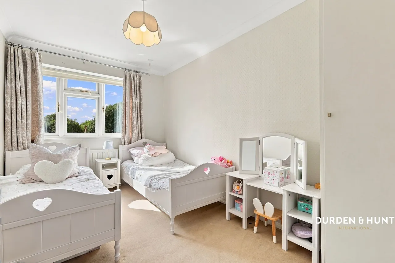 St. Johns Road, Loughton, IG10, photo 18