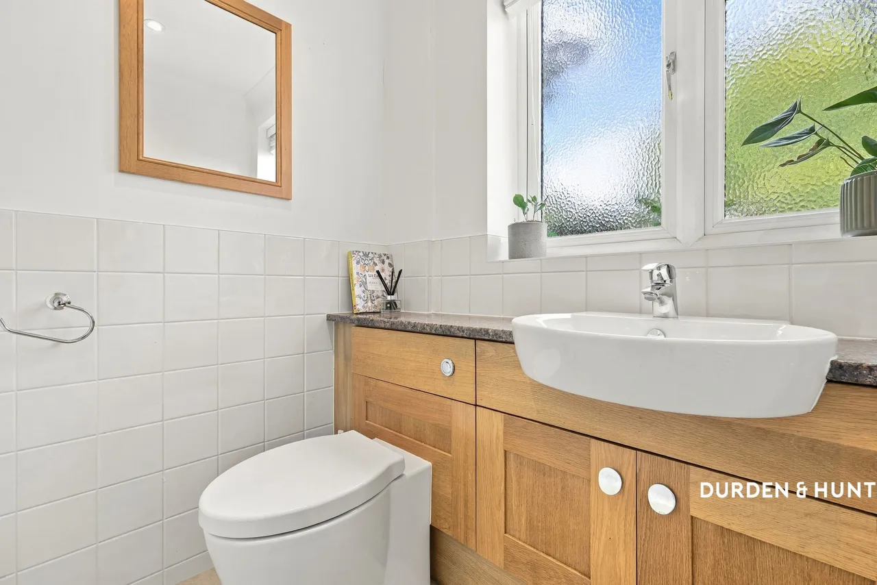 St. Johns Road, Loughton, IG10, photo 10