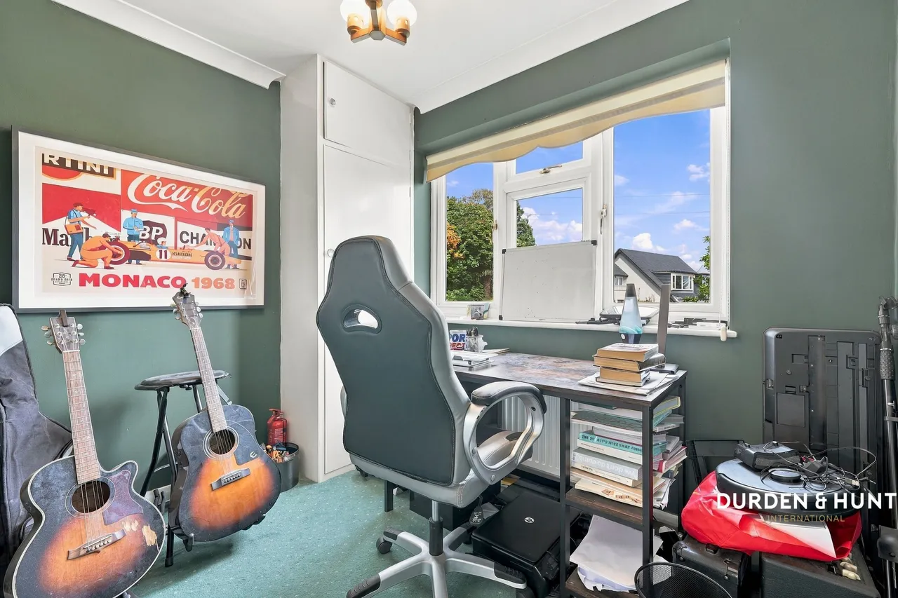 St. Johns Road, Loughton, IG10, photo 22