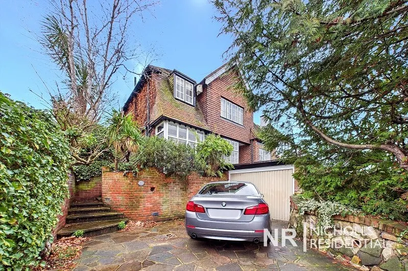 4 bed house for sale, Hook Road, Chessington, KT9