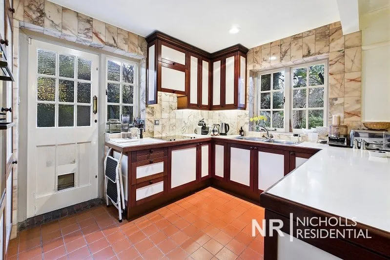 Hook Road, Chessington, KT9, photo 5