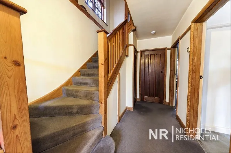 Hook Road, Chessington, KT9, photo 3