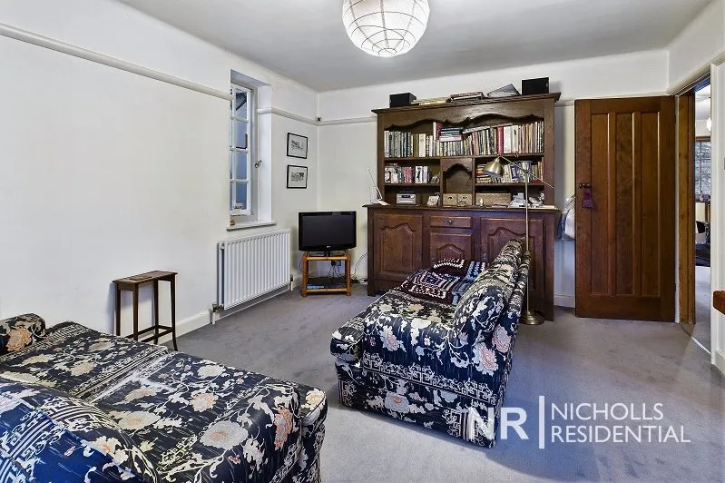 Hook Road, Chessington, KT9, photo 9
