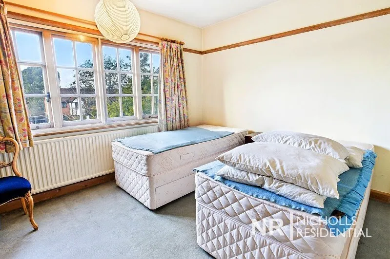 Hook Road, Chessington, KT9, photo 16