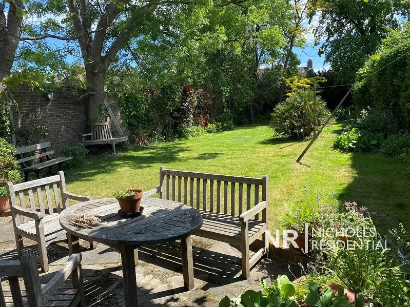 Hook Road, Chessington, KT9, photo 2