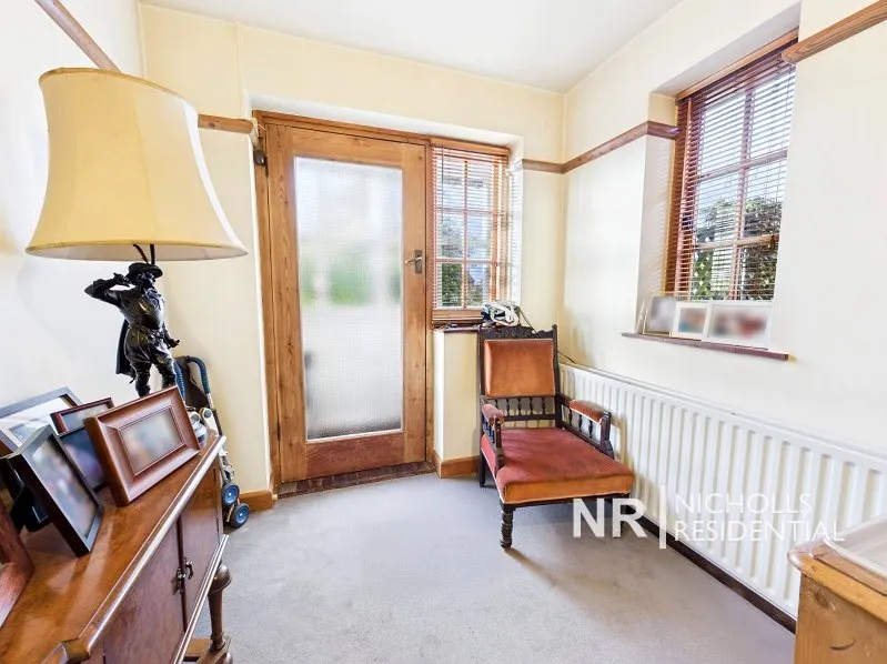 Hook Road, Chessington, KT9, photo 10
