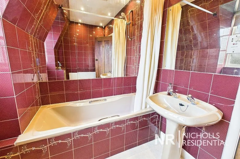 Hook Road, Chessington, KT9, photo 17