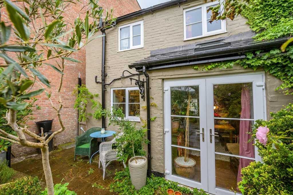 St. Marys Street, Whitchurch, photo 15