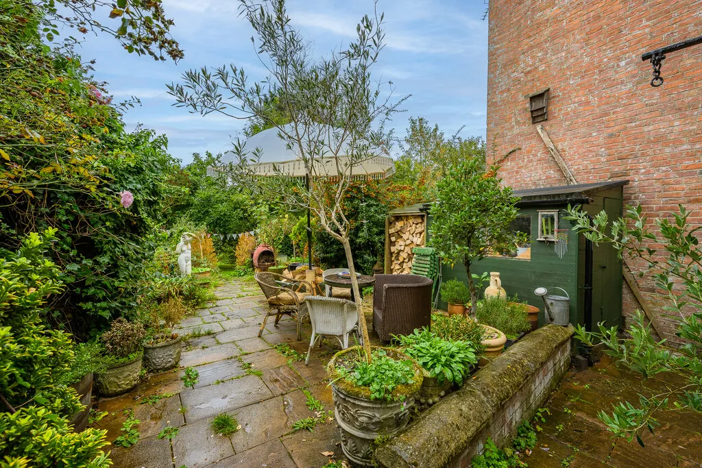 St. Marys Street, Whitchurch, photo 14