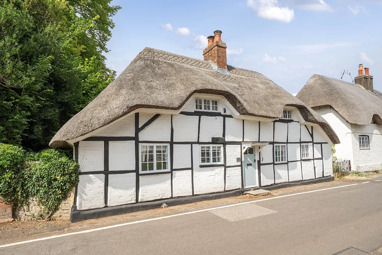 3 bed house for sale, Duke Street, Micheldever, SO21