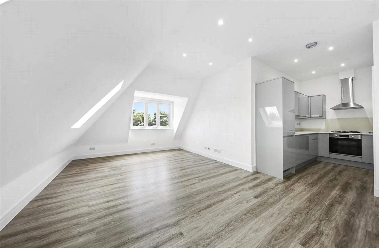 Tudor Gardens, Kingsbury, NW9, photo 2