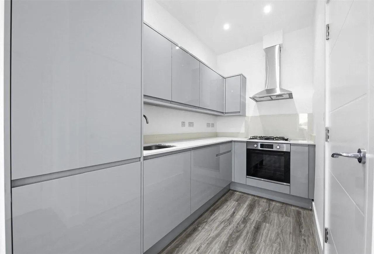 Tudor Gardens, Kingsbury, NW9, photo 3