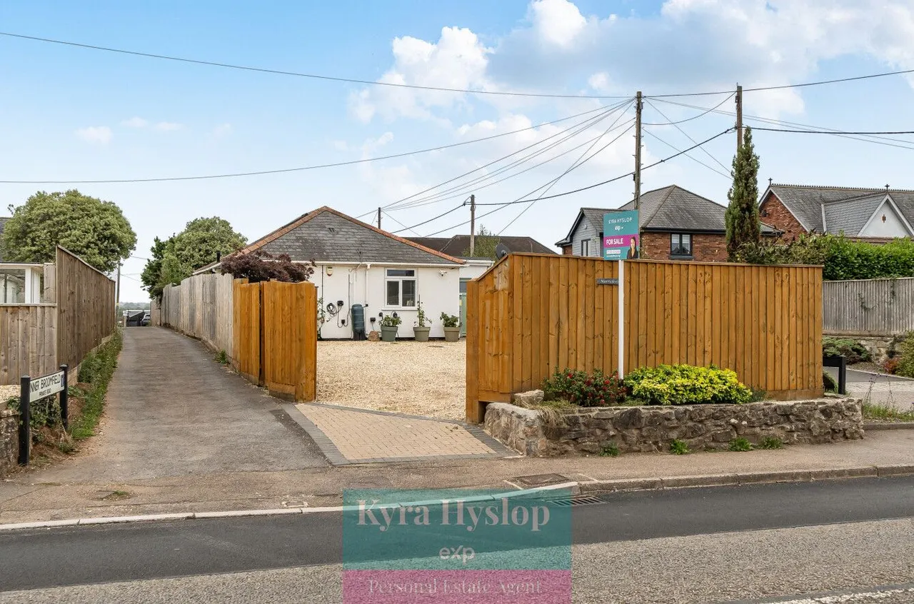 4 bed house for sale, London Road, Rockbeare, EX5
