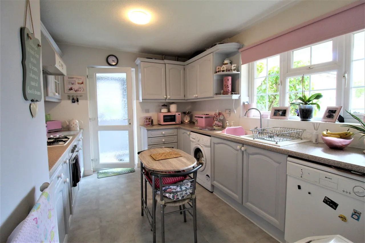 Medlar Road, Grays, Essex, RM17 6TU, photo 4