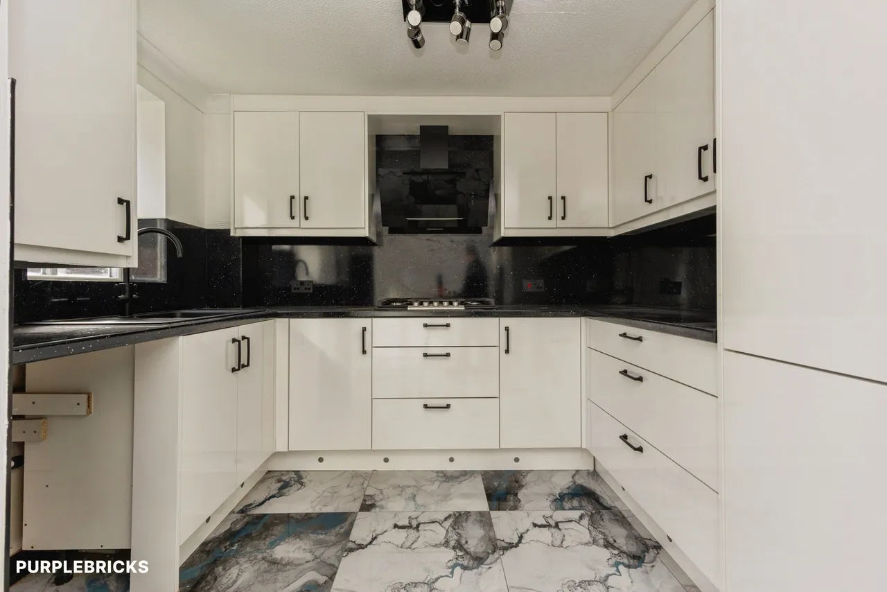 Sandpiper Drive, Stockport, SK3, photo 2