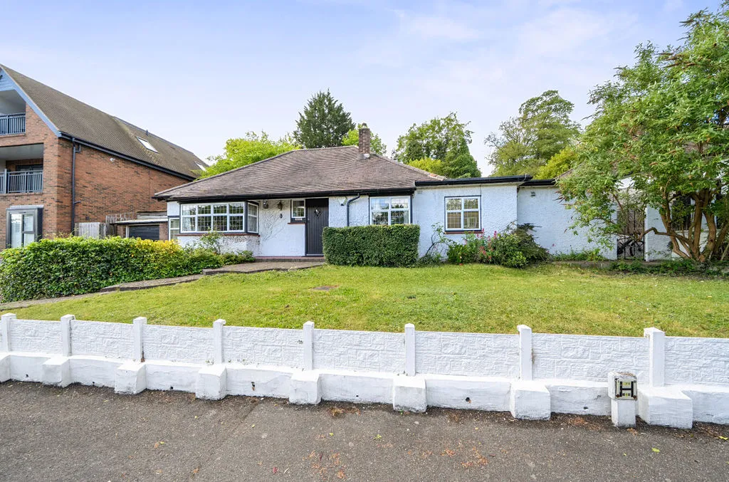 3 bed house for sale — Northwood Avenue, Purley CR8 2ER
