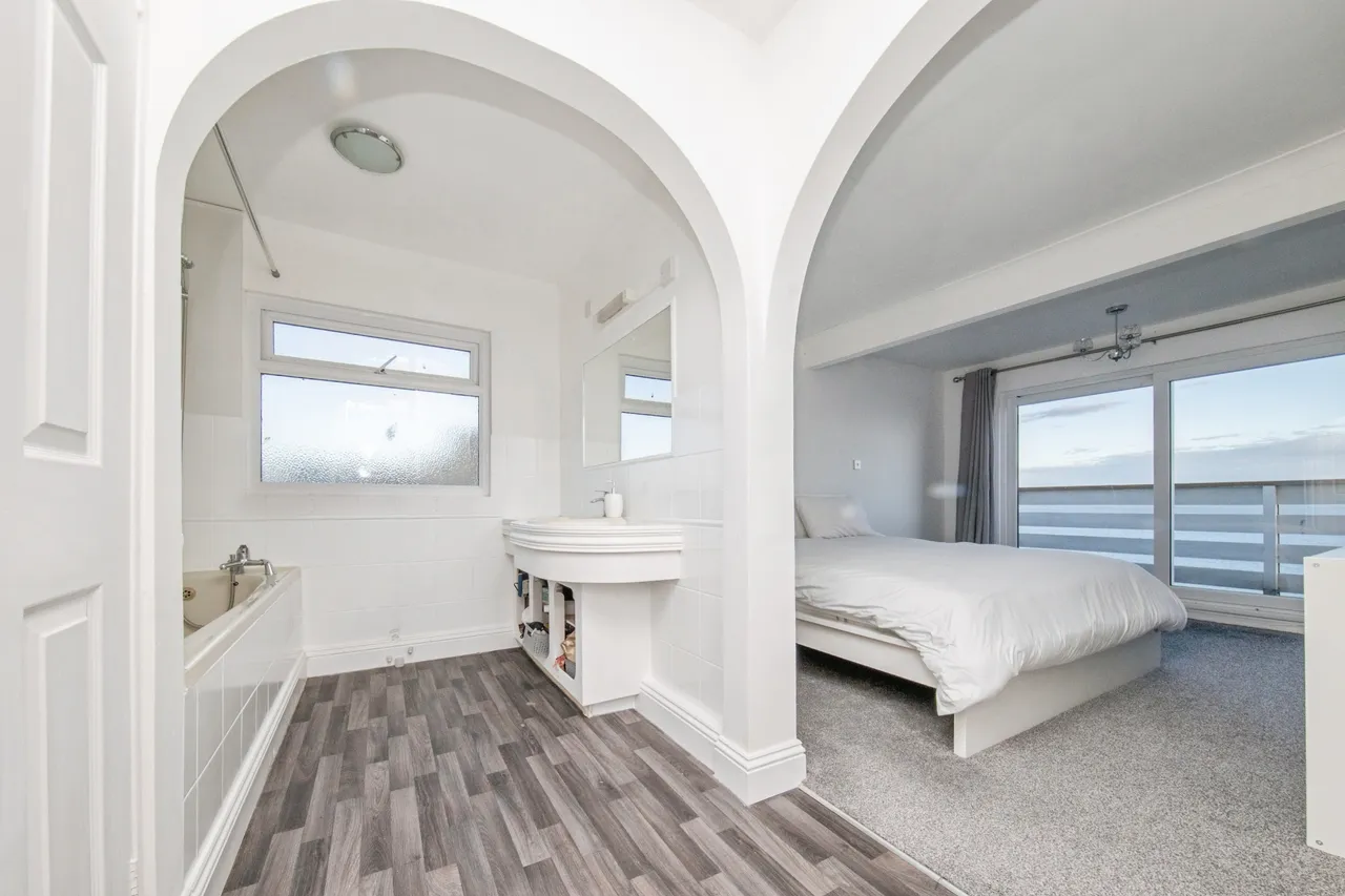 Kings Parade, Clacton-On-Sea, CO15, photo 11