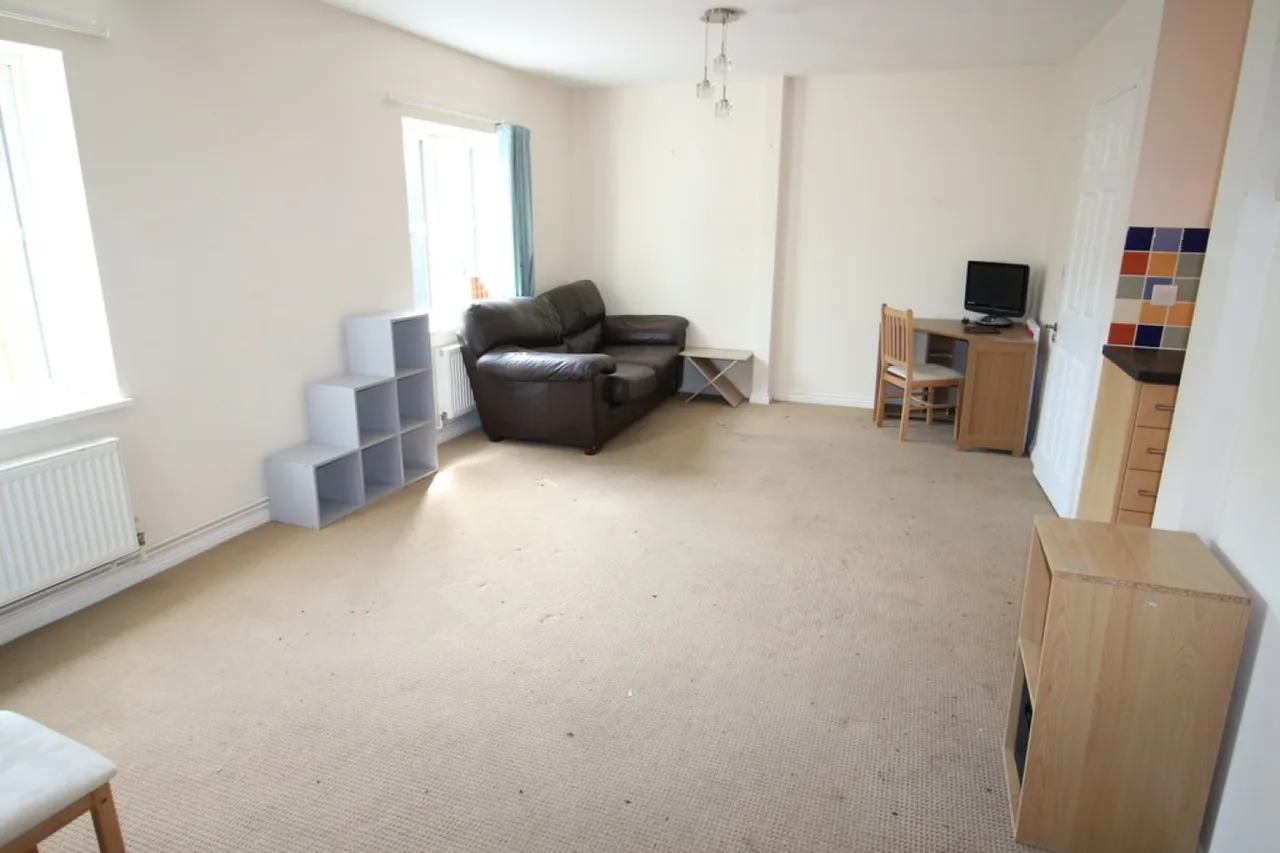 Barclay Court, Warminster, photo 3
