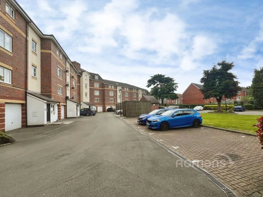Bath Road, Slough, SL1, photo 9