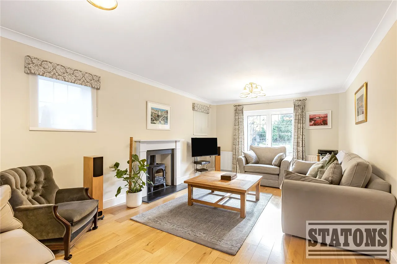 Tolmers Road, Cuffley, EN6, photo 3