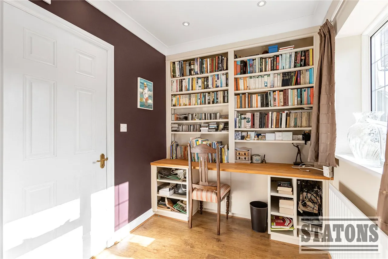 Tolmers Road, Cuffley, EN6, photo 14