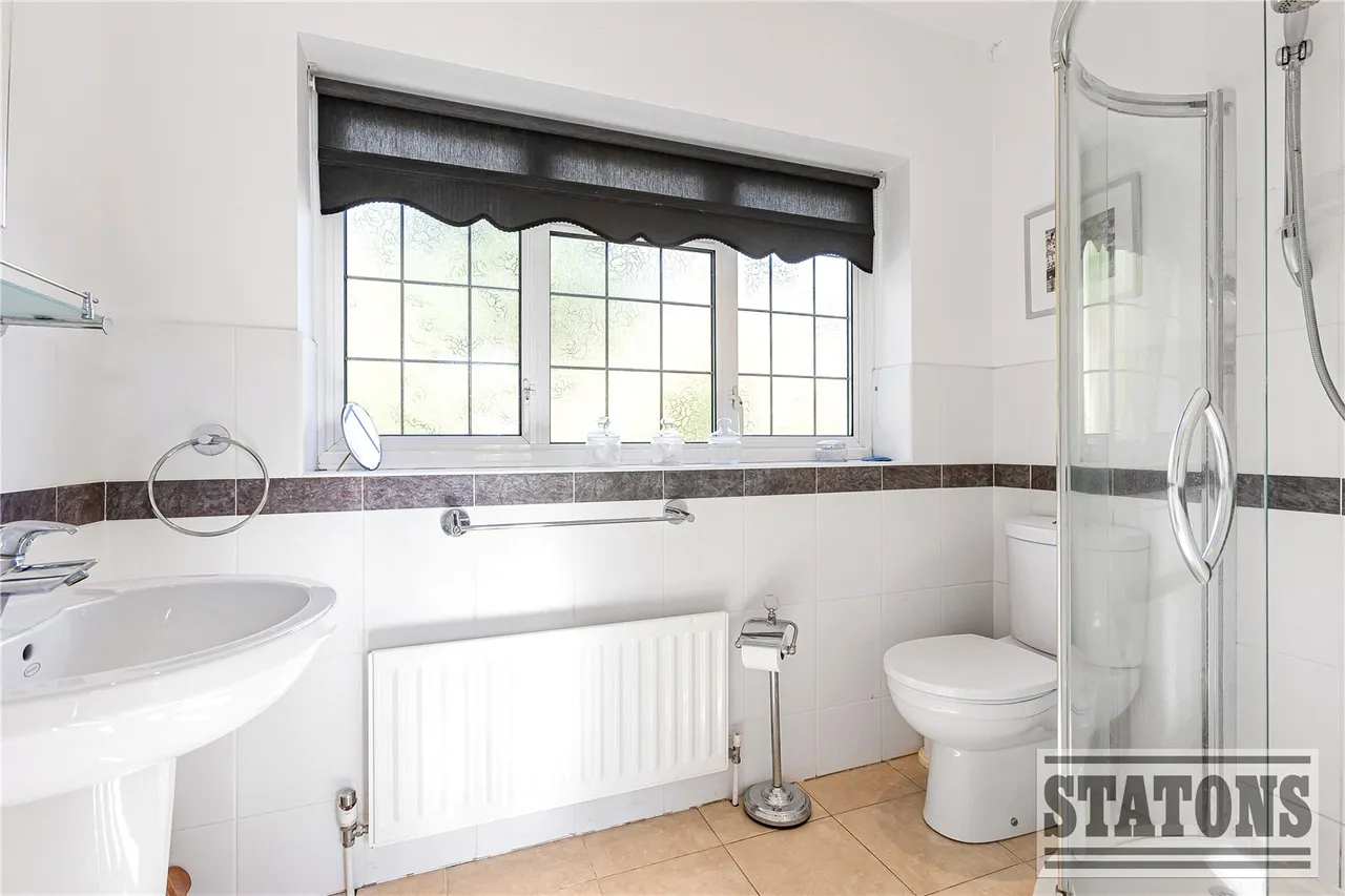 Tolmers Road, Cuffley, EN6, photo 15