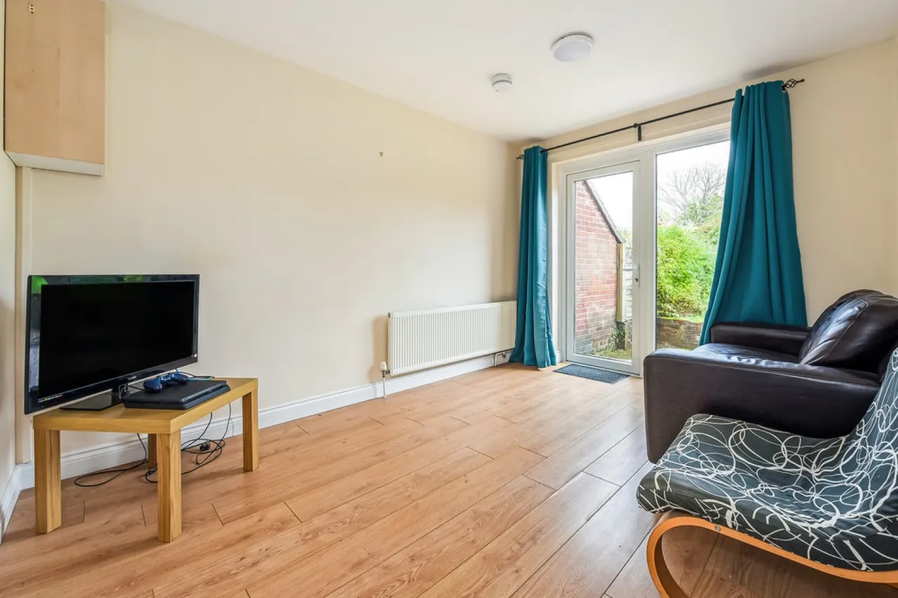 Princes Place, Stanmore, Winchester, photo 2