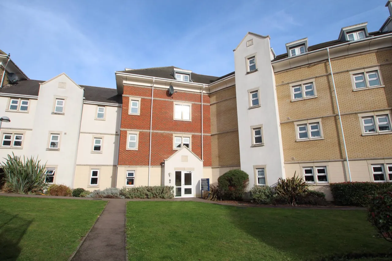 2 bed flat for sale — Crawford Avenue, Dartford