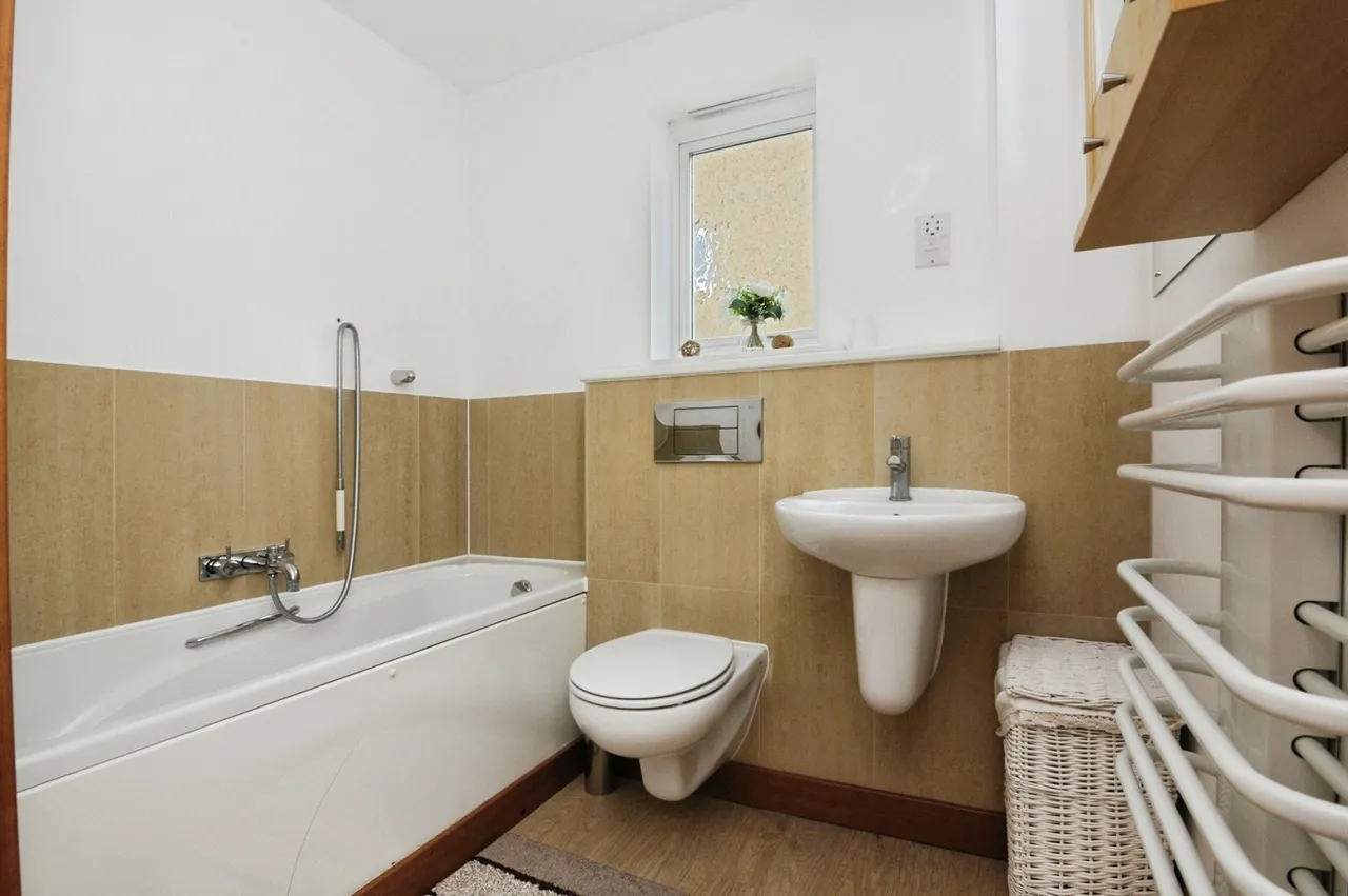 Rayleigh Road, Leigh-on-Sea, Essex, SS9, photo 4