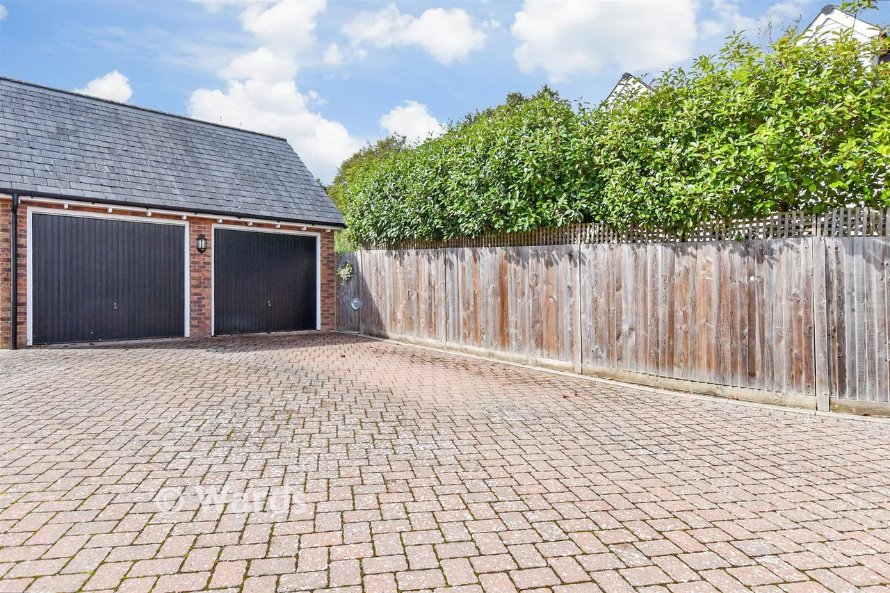 Penny Close, Boughton Monchelsea, ME17, photo 18