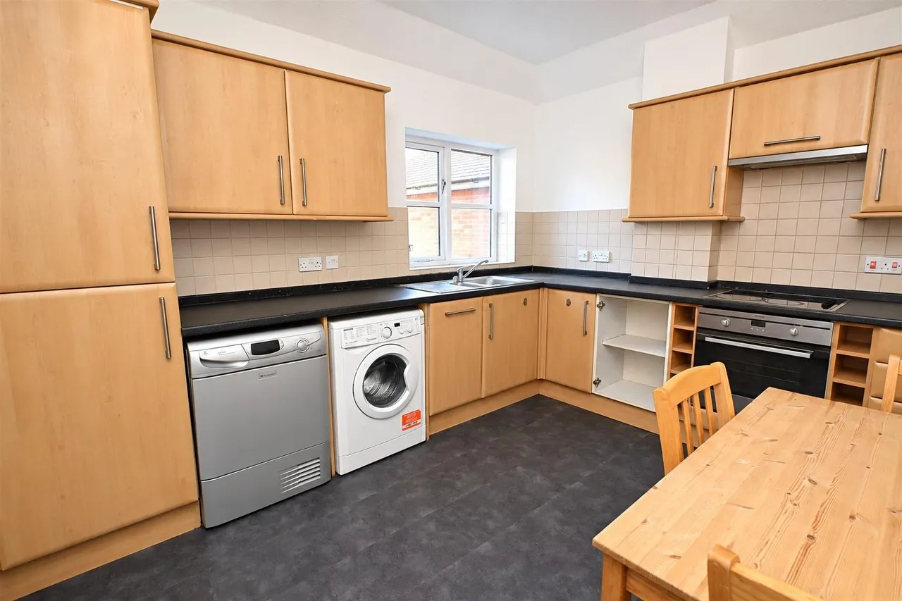Winchester Road, Basingstoke, photo 2