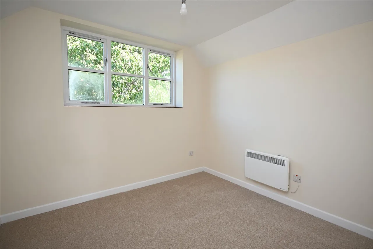 Winchester Road, Basingstoke, photo 6