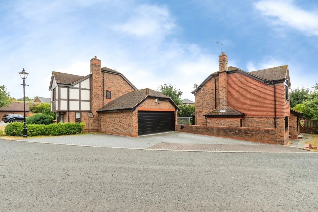 Tudor Lawns, Carr Gate, Wakefield, West Yorkshire, WF2, photo 32