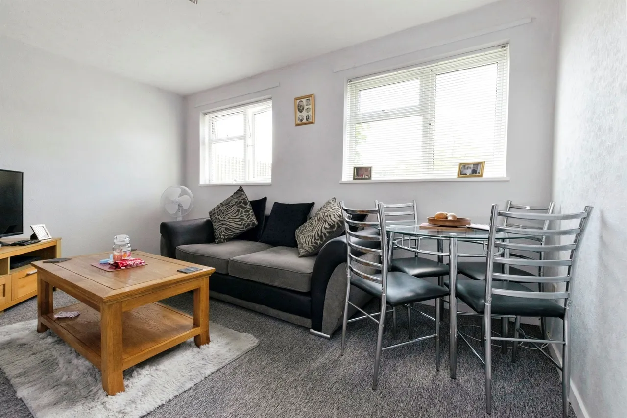 2 bed flat for sale — Grace Way, Stevenage