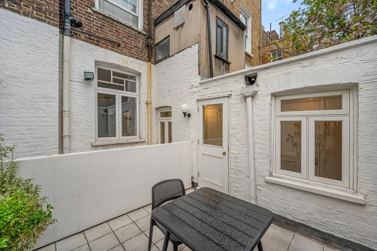 Guilford Street, Bloomsbury, WC1N, photo 13