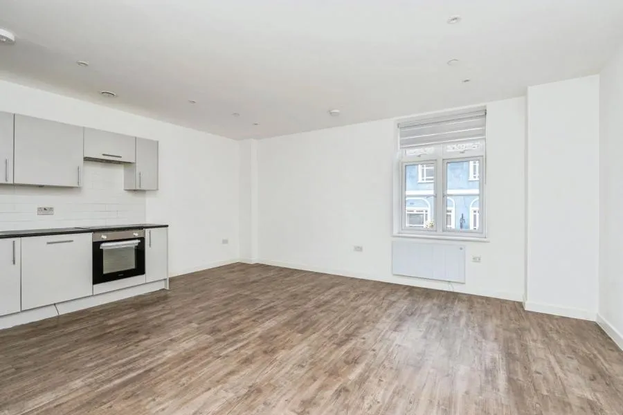 2 bed flat to rent, Cambridge Court, Camberley, GU15