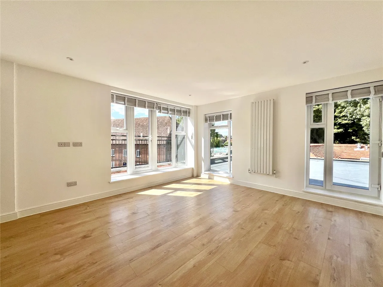 2 bed flat for sale, Millbrook, Guildford, GU1