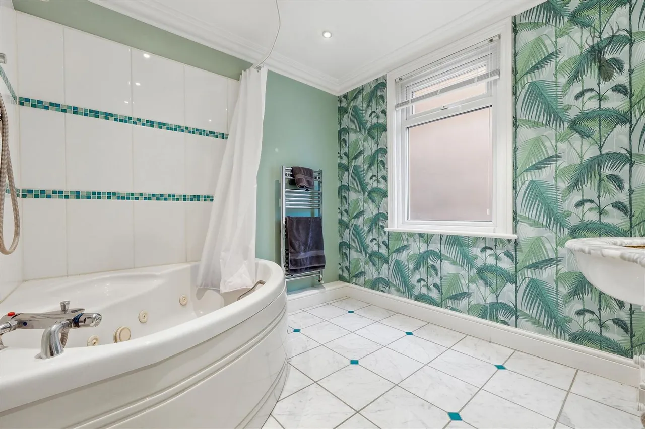 The Ridgeway, London, E4, photo 24