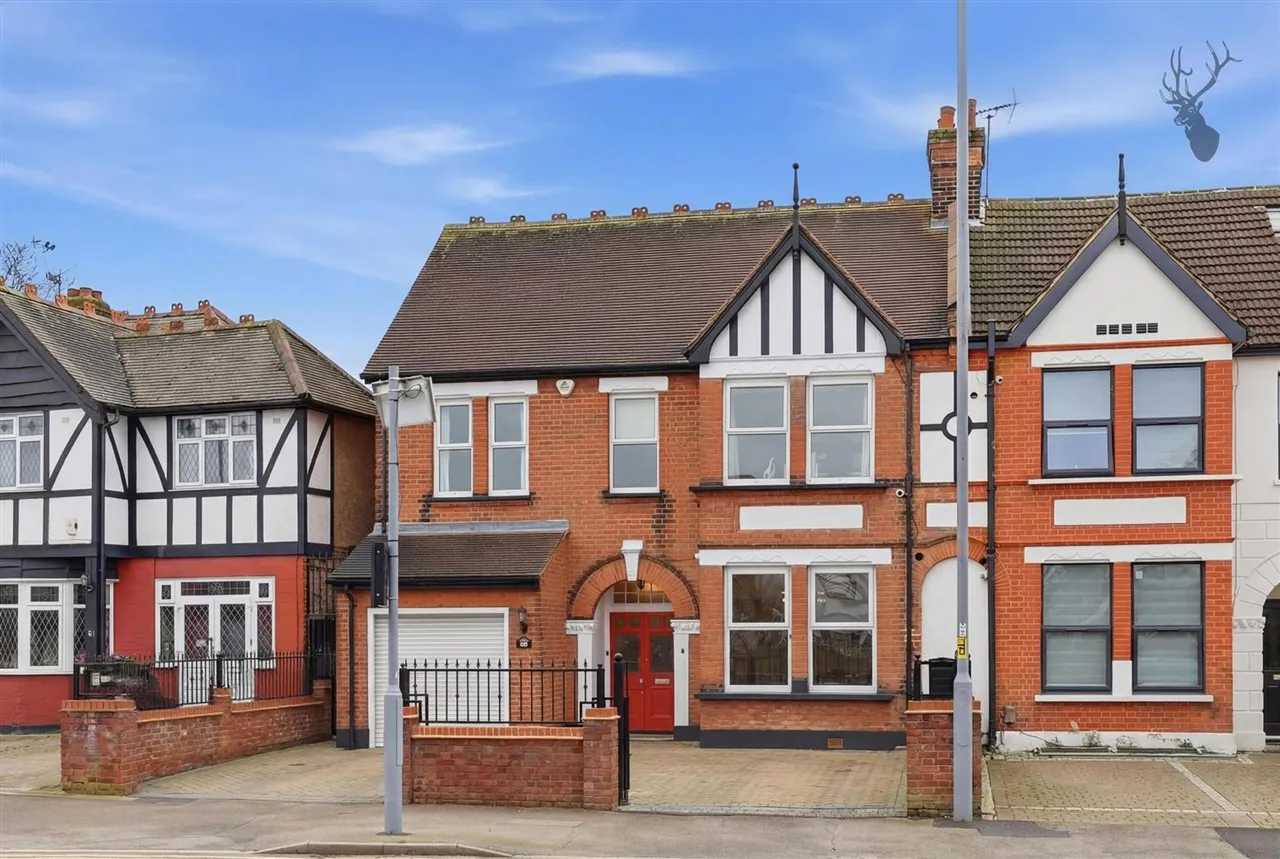 4 bed house for sale, The Ridgeway, London, E4